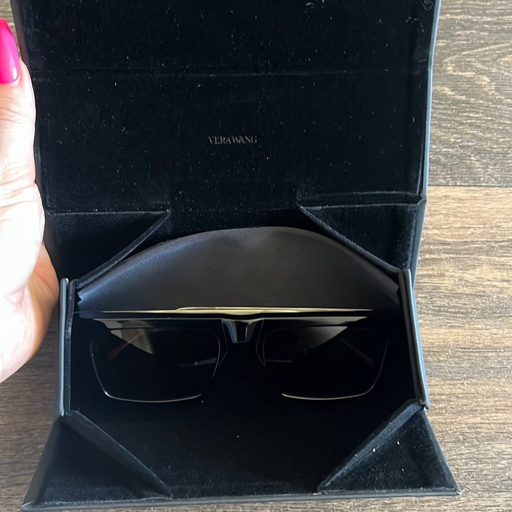 Vera Wang Aviva Sunglasses - Picture 4 of 4